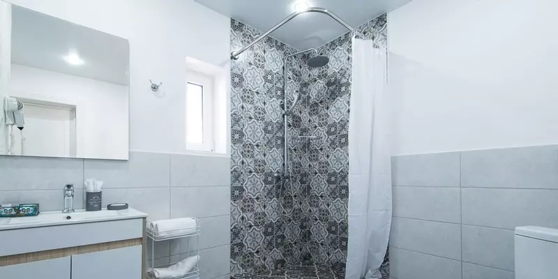 room_5f03f7bd-8b68-447f-a052-650c8f17d225.jpg