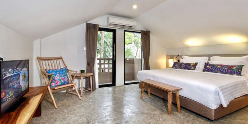 room_ef03539e-569f-419c-a126-68fb077d46de