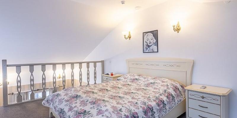 room_e31cf55e-ed23-44eb-8629-2c72a636ed08.jpg