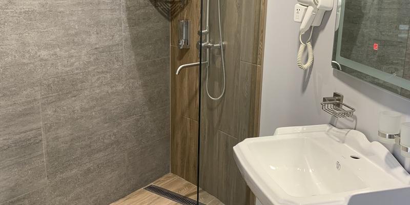 room_d2e80c91-1be3-4e1e-bfb9-6a67d781d8a1.jpg