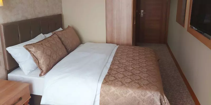 room_04e8da60-e1cf-44d1-962c-30964924a101