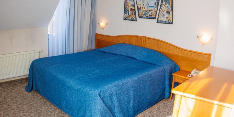 room_e7c9ef49-4a0e-4bd4-b7cc-b9a1badbded7.jpg