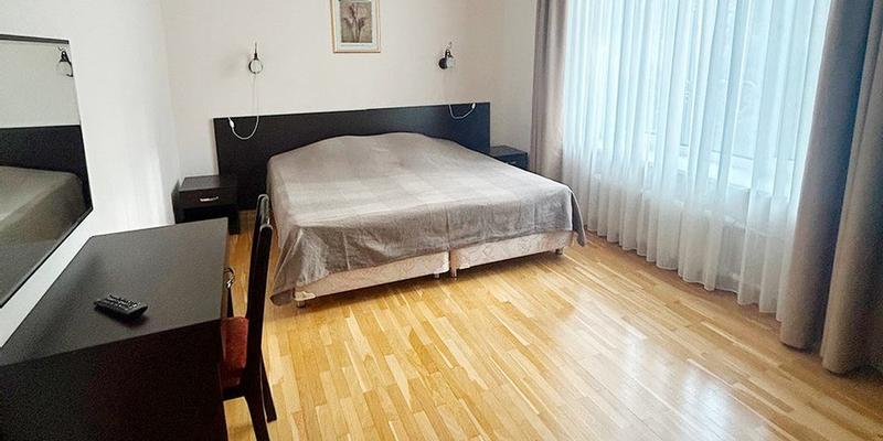 room_ead4c45a-3007-48a0-8ba9-2d24e06c1749.jpg