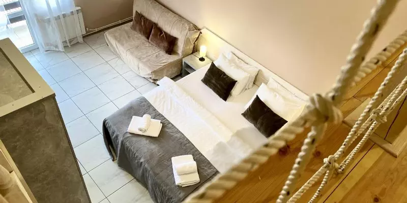 room_e85ce7cd-45bb-4f22-a67d-f8427fdb9bdd.jpg