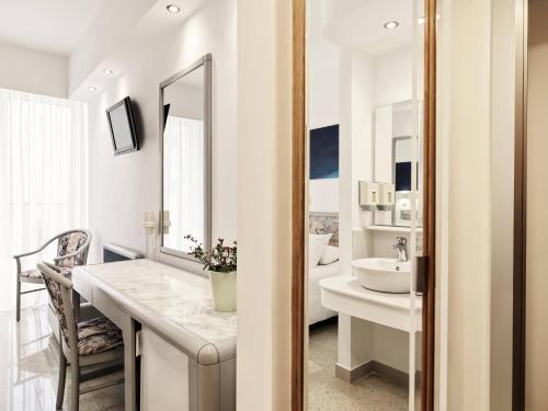 room_9ca376a7-a07e-4d3e-aa3d-ce7574cbac4a.jpg
