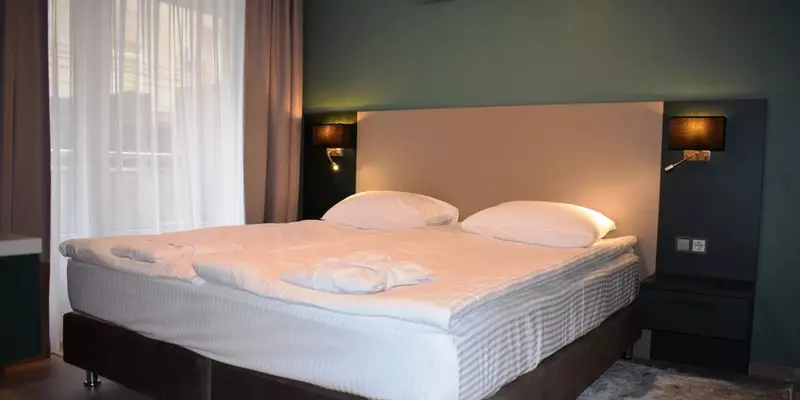 room_e496ce9d-e385-41a2-8495-efdeff1b9b89.jpg
