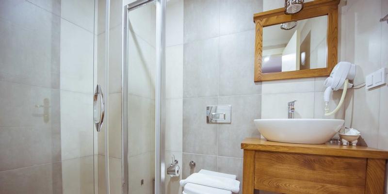 room_07ef837f-e7fc-4f70-90bf-d24f48ae0d46