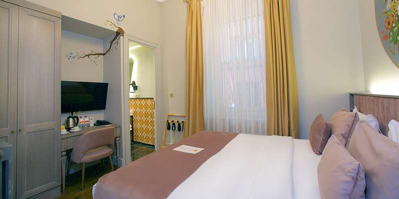 room_95f5eef6-ee8a-4c82-8664-5a681ea38c3f