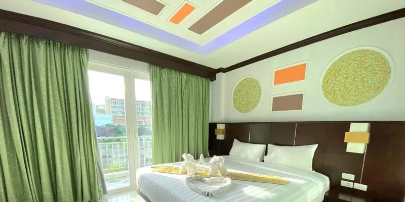 room_0ee02ee1-d5e8-4d17-810a-6c9eab74adaa