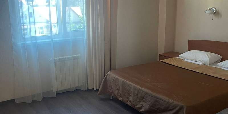 room_967e5fee-2f91-43ec-a0be-fb6bb0d0fbbd.jpg