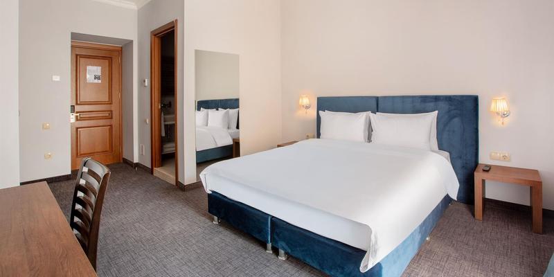 room_1e367bb2-5154-4d91-b857-cecb7ae8a8da.jpg