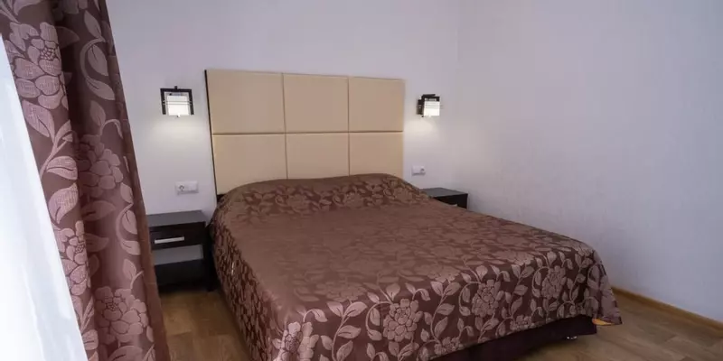 room_f2f7e6a3-4f04-42c4-9e3f-db8ce77f895a.jpg