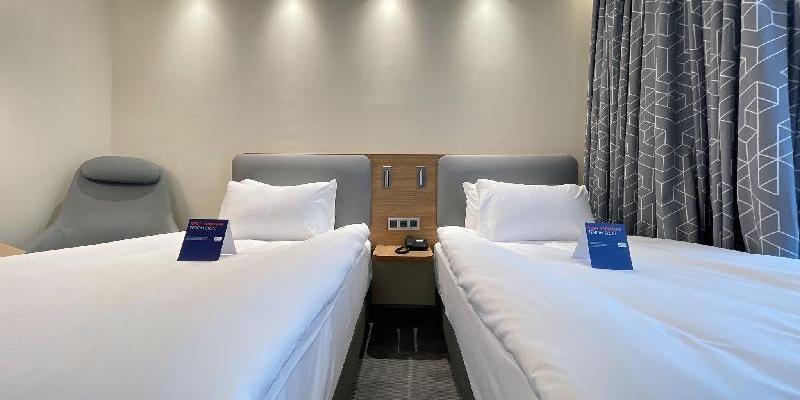 room_e7ad5681-a4ab-4e4f-ac66-5ec1b31d87fd.jpg