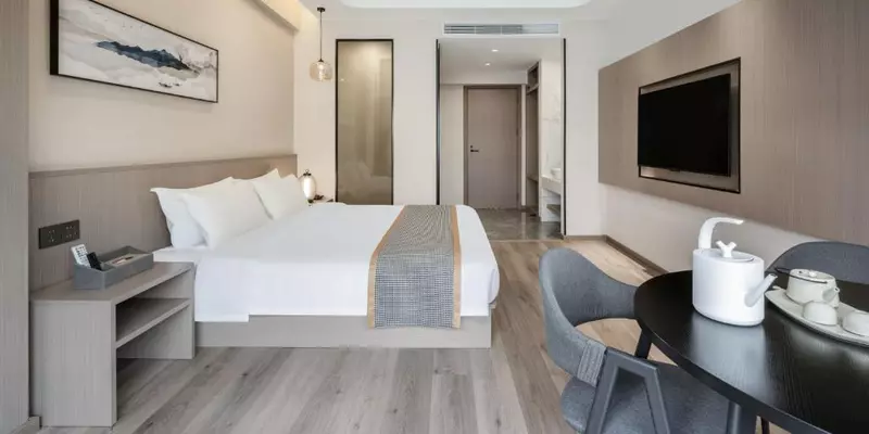 room_2b4e23a6-29cc-4013-abb5-d6b1d1e48b69
