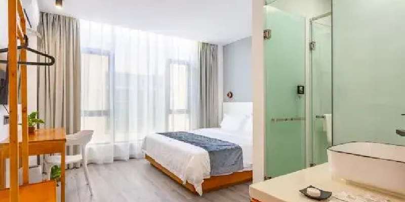 room_e95985ce-0df4-4137-8dd7-4375daeb1d7d.jpg