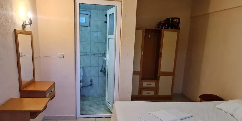 room_68091f7a-0d30-4596-a3b3-c1d8d069ecf8.jpg
