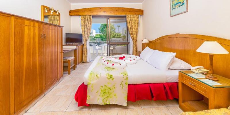 room_3ddb6b79-eb1d-4ae7-95de-3c0c86022c43