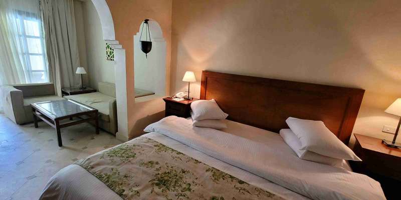 room_aead0942-75d6-4907-94c1-409900706946