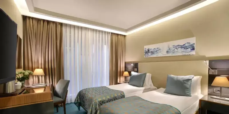 room_e95972c8-8277-49aa-8423-65341b4c13a0.jpg