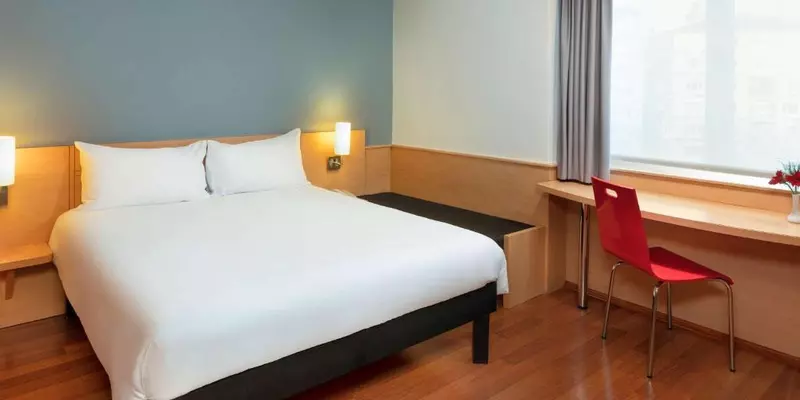 room_48b3bde3-0dbd-442c-967e-c9f8b1f7a331.jpg