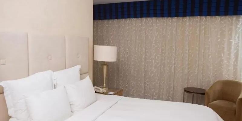 room_5dca3421-ff88-4953-bf79-d33db56cf2ae.jpg