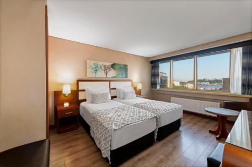 room_755a2621-0fee-40ba-a2de-e9b8f5c5aeb9