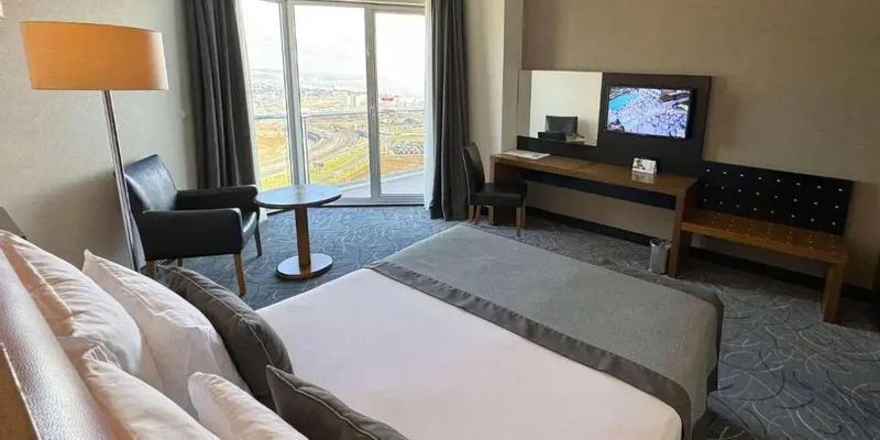 room_d6e26775-4cd3-4e05-9745-4cab4f40b4ee.jpg
