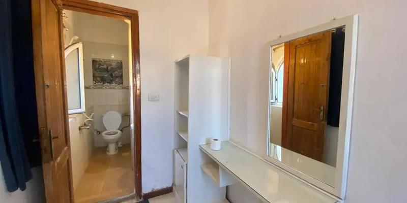 room_29b1c5d0-64e1-4e53-a0c1-9d88bc6f6603.jpg