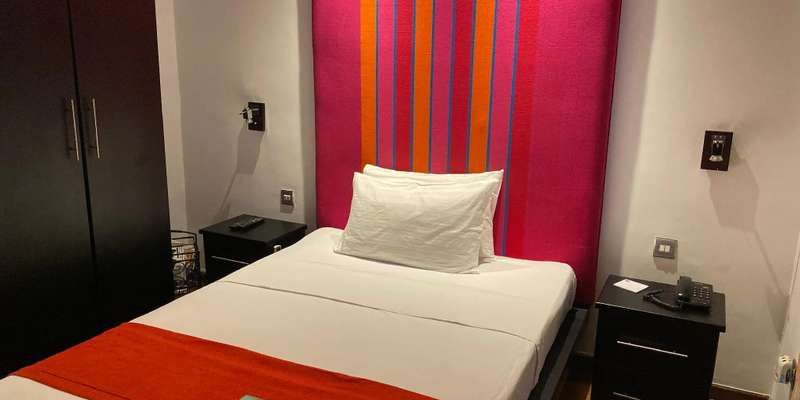room_050d40b6-07c1-4a3b-be42-549c73dd4154.jpg