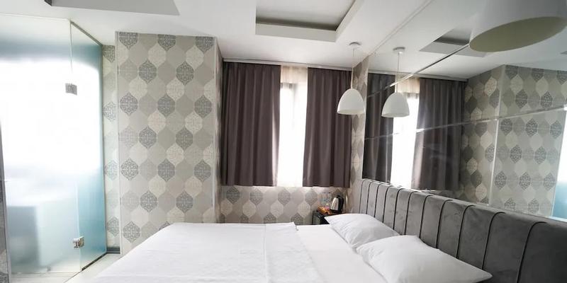 room_128fe912-5fdd-40e3-9463-51c1d5e5d412.jpg