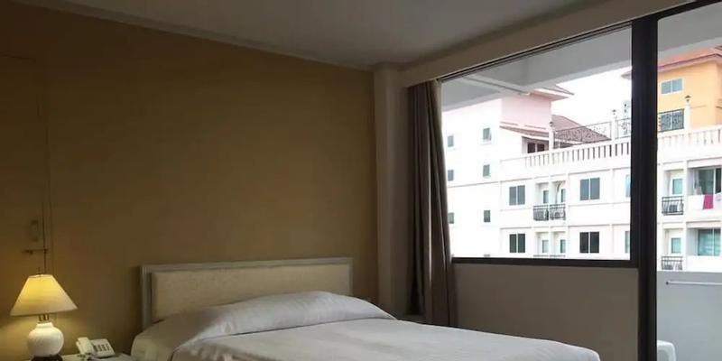 room_ec8b12c9-64c6-4d65-85a4-d78e0f5f47fa.jpg