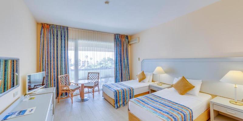 room_0e7dd6de-748e-40f6-842a-08e7e939f9bc.jpg
