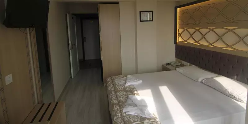 room_e30e3277-f43d-40a3-93f9-639f59cfaa8e.jpg