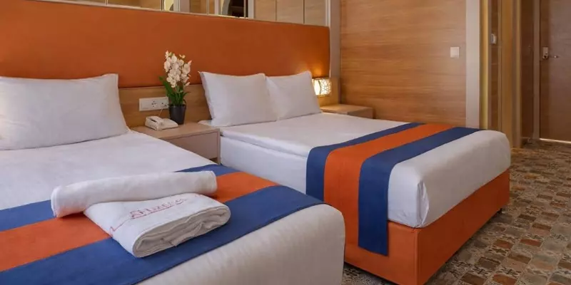 room_9eaa8f9d-8d1c-4e18-8bb7-f112658d6935