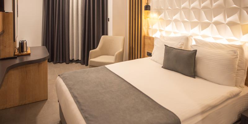 room_ca8794e4-7f52-41f8-96c5-9b1bd4f2f31d