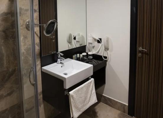 room_ee154a6c-00cb-46a4-be91-eb80262d33b3.jpg