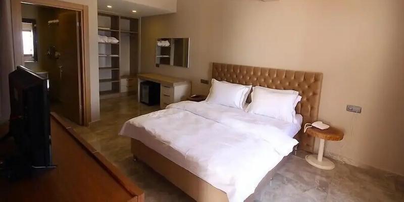 room_d6156560-00c0-47c5-a1d7-4d2b6131bd31.jpg