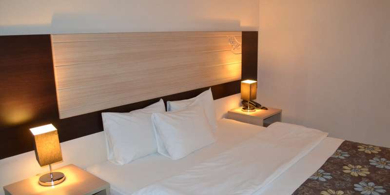 room_e523bbf4-7ef7-41c4-85d7-eb229cfccab9.jpg