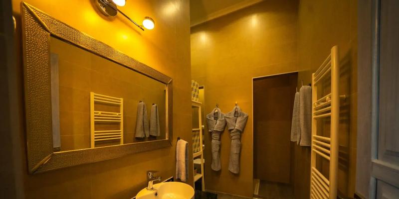 room_1a99a1fb-5cfd-4da7-a3b4-cb9ea77101b2.jpg