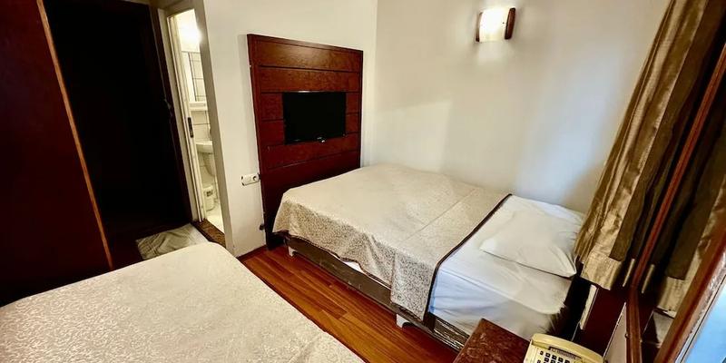 room_03d7cca6-7600-42fc-aa96-8ea3fc64788f.jpg