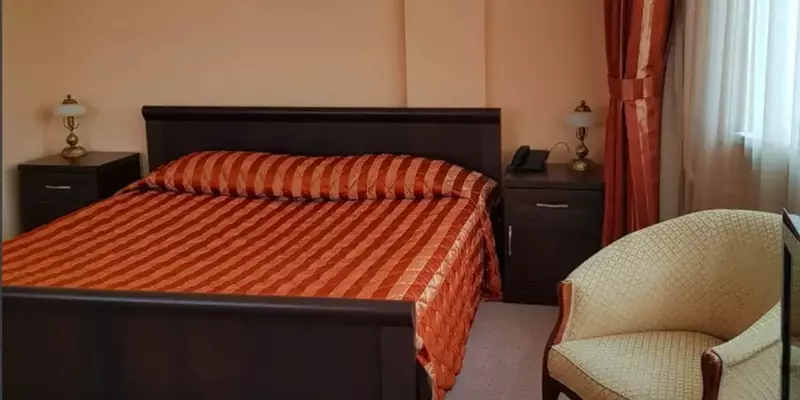 room_975a23cb-e35a-40ce-856a-7d5f10b946c8.jpg