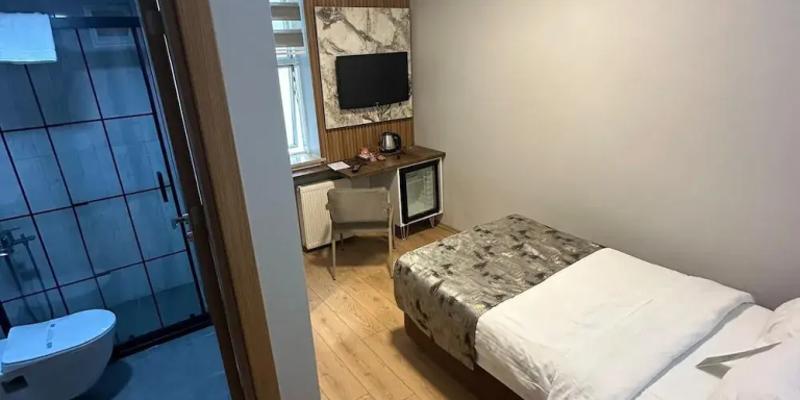 room_0d70cfa4-d0d8-4d7c-8f5e-7d9c618f3528.jpg