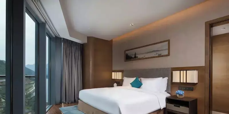 room_2a2cf53d-48c8-4c43-9983-3d6d929662aa.jpg