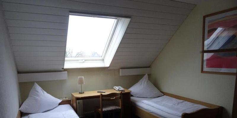 room_8c2e0260-2f97-4dbb-b5ef-615cfd0111ee.jpg