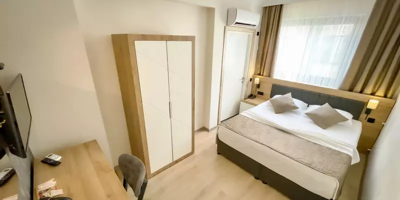 room_3953b23d-7e0c-4d45-a2ea-a8988e59d2ff.jpg