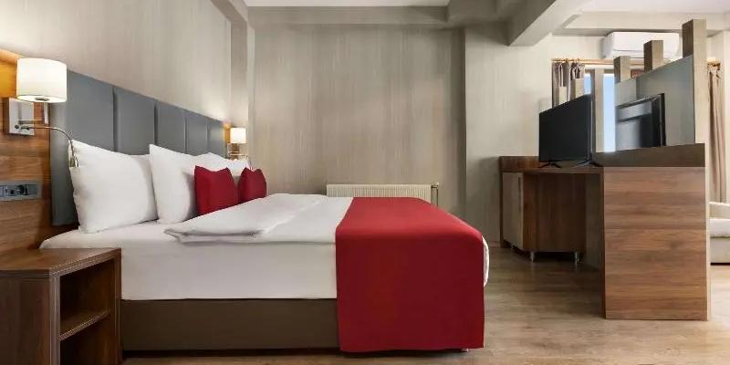 room_9fd302c4-b768-4b44-8a31-809bd1b1a4da.jpg
