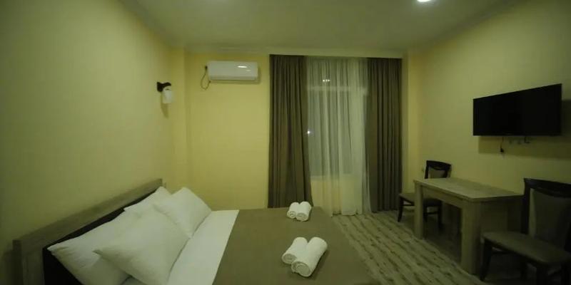 room_ff8c30f2-87b8-40e5-a518-9d63da5f3cd8.jpg
