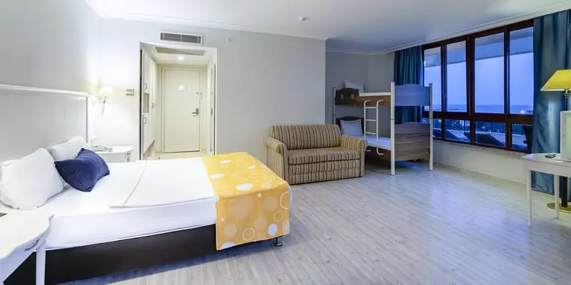 room_b7dd3cfe-4561-4076-9bf1-5d715233a679