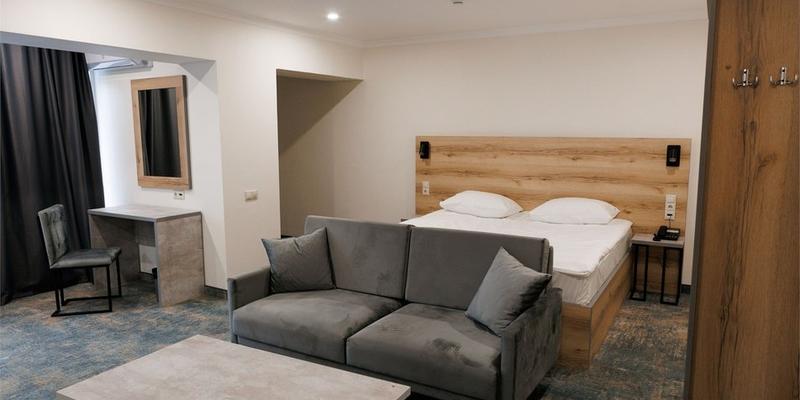 room_2fa30993-2c01-4efb-be3a-d8bc95c7c7dc.jpg