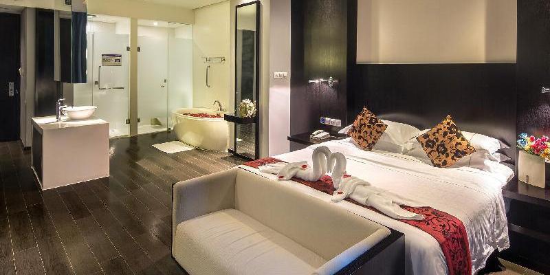 room_8a300c74-8a76-4ed8-bd7a-11fe9b74ddfd.jpg